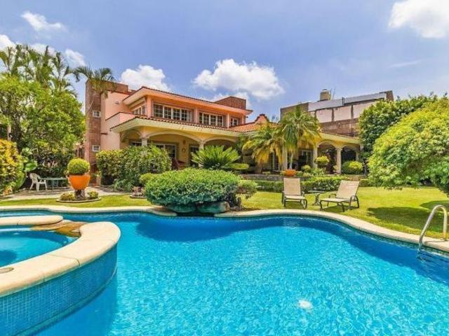 RESIDENCIA IMPECABLE CON ALBERCA EN SUMIYA, CERCA DE CUERNAVACA
