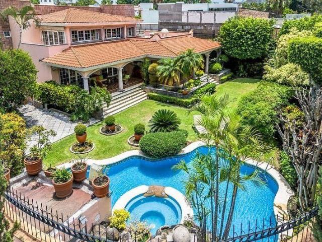 RESIDENCIA IMPECABLE CON ALBERCA EN SUMIYA, CERCA DE CUERNAVACA