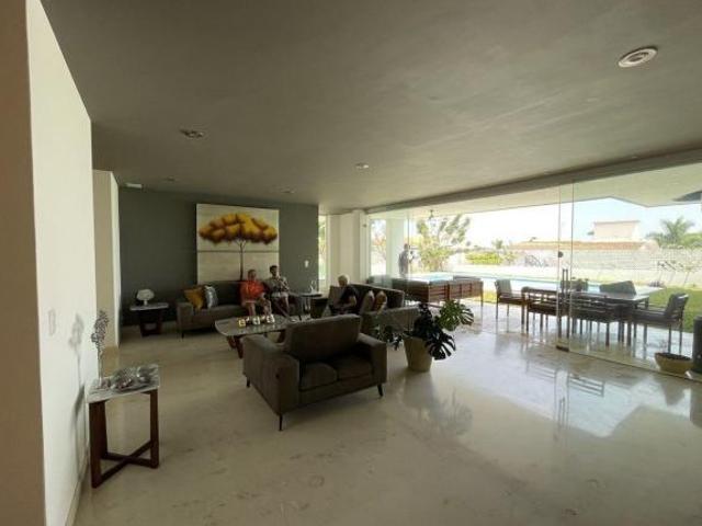 Residencia Premium en Venta con Piscina, Sótano y Terrazas | Lomas de Cocoyoc