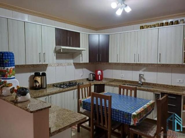 Residência rua asfaltada, 03 quartos, 06 vagas, ótima localização próximo a comércios, em Contenda P