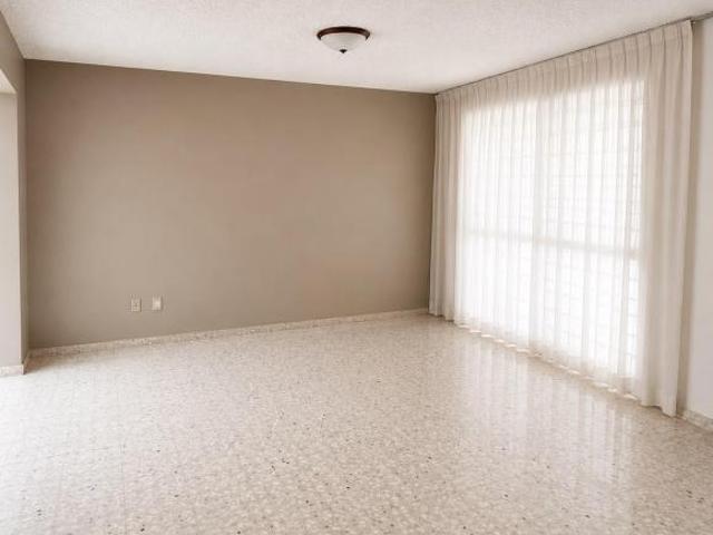 RESIDENCIA RUISEÑOR 1116. Una casa amplia y funcional con espacios versátiles, c