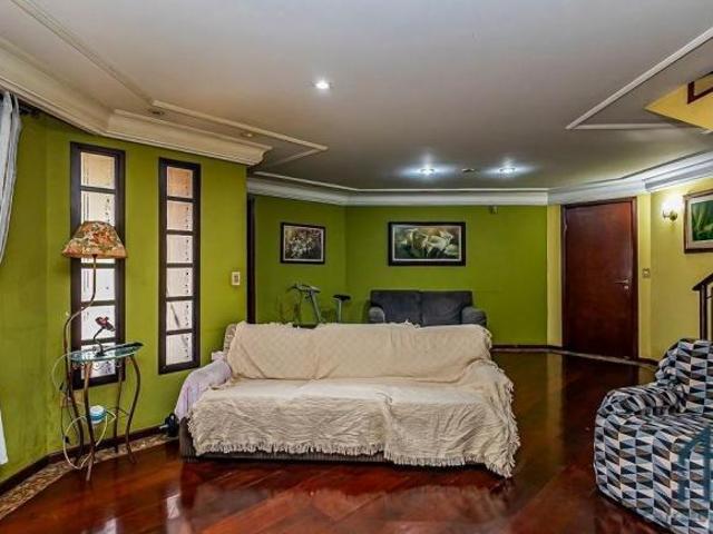 Residência Semi Mobiliada, 03 quartos c/suíte, 05 vagas no São Braz em Curitiba PR