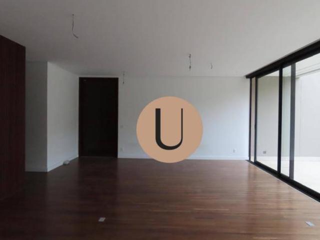Residência Triplex Exclusiva no Jardim Paulistano com três Suítes, Piscina Privativa, Elevador e sei