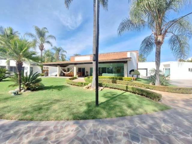 RESIDENCIA EN VENTA UNA PLANTA FRACC PRIVADO EL ÁLAMO ZONA SUR LEÓN