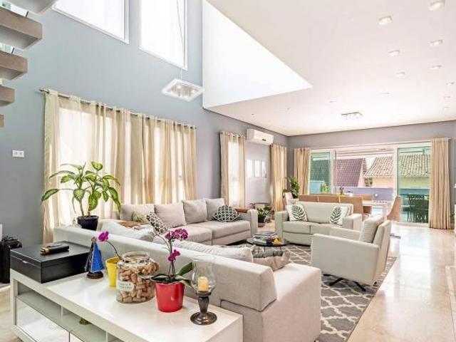 Residencial 9 — Casa Moderna com 4 Quartos, Estuda Permuta