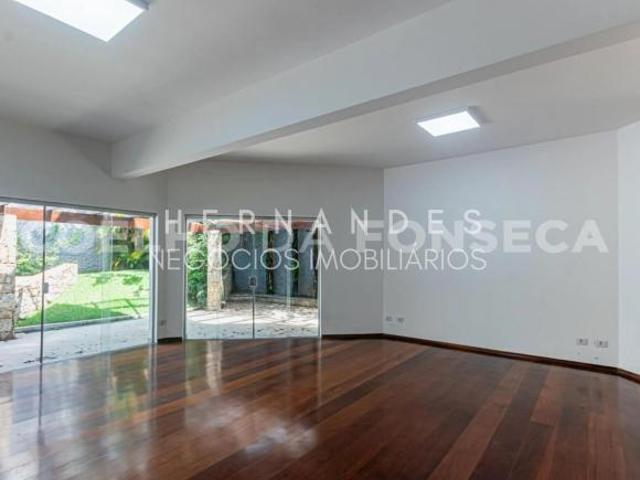 Residencial 2 imóvel com 609m² de terreno e 4suítes em Alphaville
