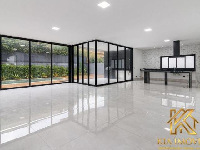 Residencial Tamboré 11 Casa Nova de Alto Padrão à Venda no Tamboré 11