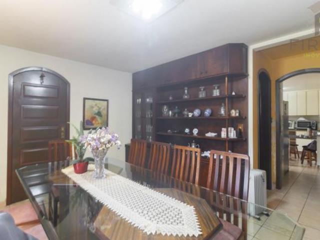 RESIDENCIAL À VENDA NO CENTRO DE SÃO JOSÉ DOS PINHAIS COM CONFORTO, ESPAÇO E POTENCIAL