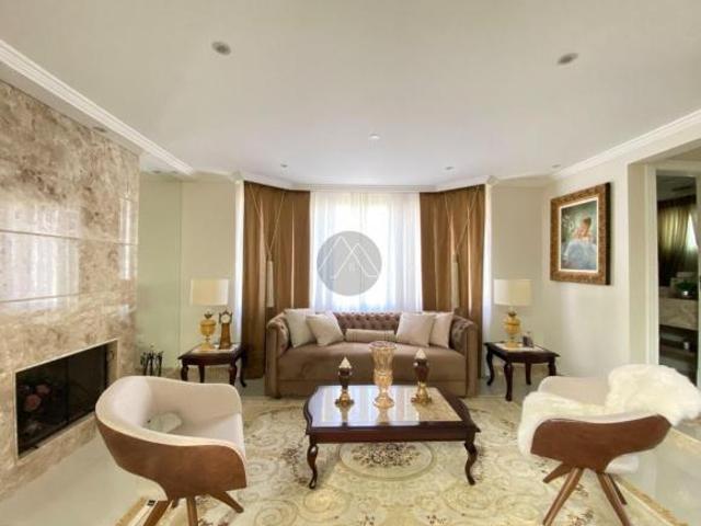 Residencial alto padrão com 300 m² semi mobiliada, bem localizada no bairro São Pedro