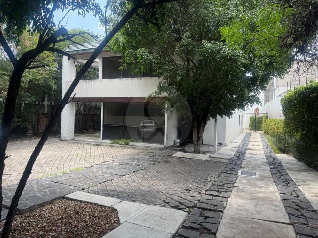Residencial Casa con uso de Suelo Av. Paseo de las Palmas Lomas de Chapultepec