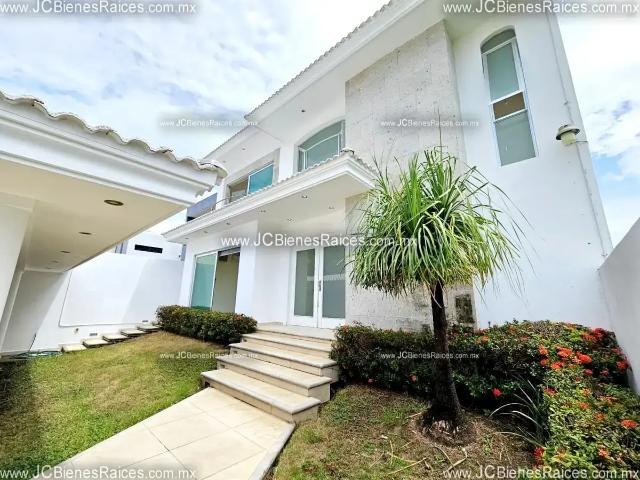 Residencial Costa de Oro: Garaje 3 autos y acabados de lujo. ¡Cerca de todo!