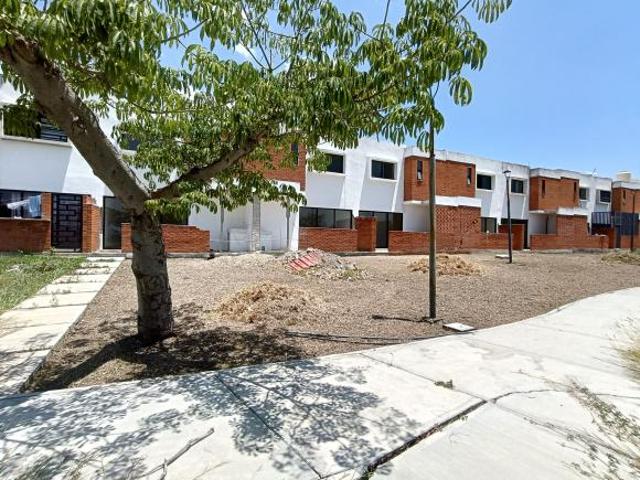 Residencias en fraccionamiento cerrado, con alberca y casa club