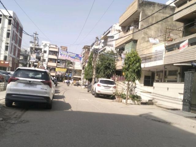 Residential Plot in Mukherjee Nagar for resale New Delhi. The reference number is 20045384
