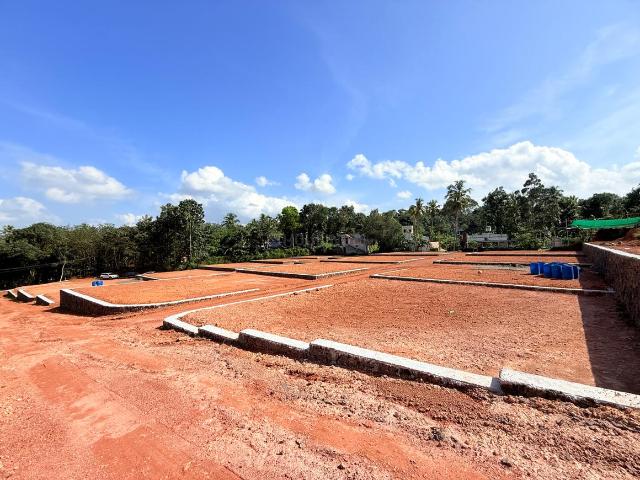 Residential Plot in Mulanthuruthy for resale Kochi. The reference number is 19425657