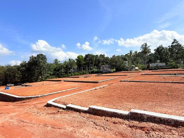 Residential Plot in Mulanthuruthy for resale Kochi. The reference number is 20509894
