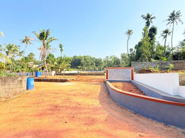 Residential Plot in Mulanthuruthy for resale Kochi. The reference number is 21327907