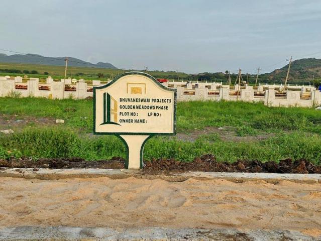Residential Plot in Mulapadu for resale Vijayawada. The reference number is 21029585