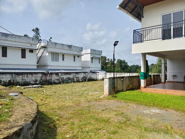 Residential Plot in Manakkakadav for resale Kochi. The reference number is 20484611