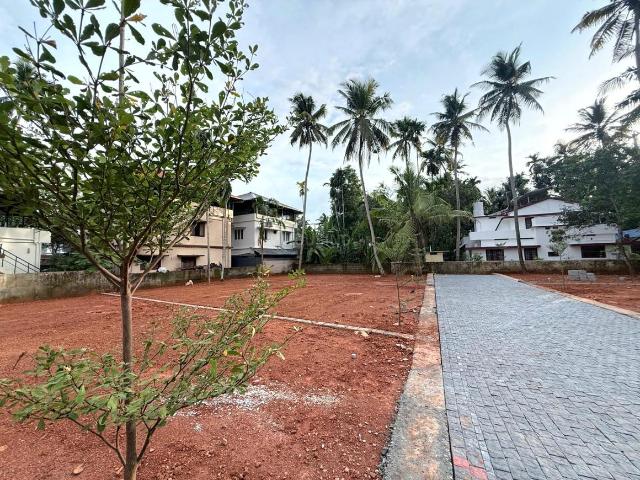 Residential Plot in Maradu for resale Kochi. The reference number is 20539654
