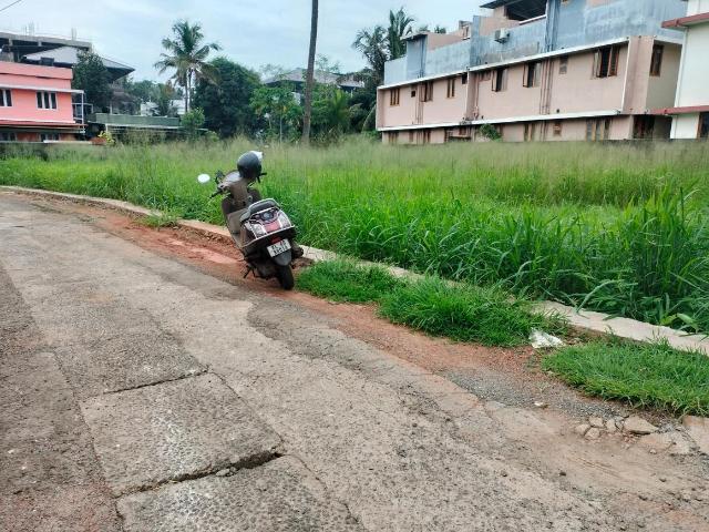 Residential Plot in Maradu for resale Kochi. The reference number is 20558147