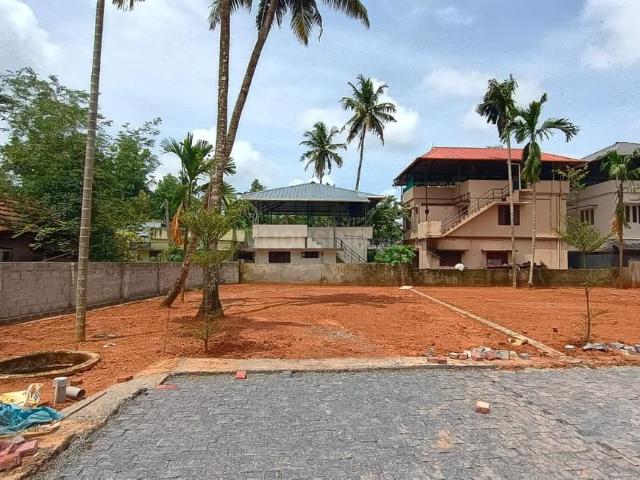 Residential Plot in Maradu for resale Kochi. The reference number is 20750712