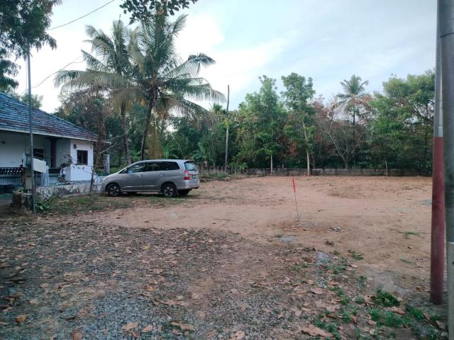 Residential Plot in Nedumbassery for resale Aluva. The reference number is 16403918