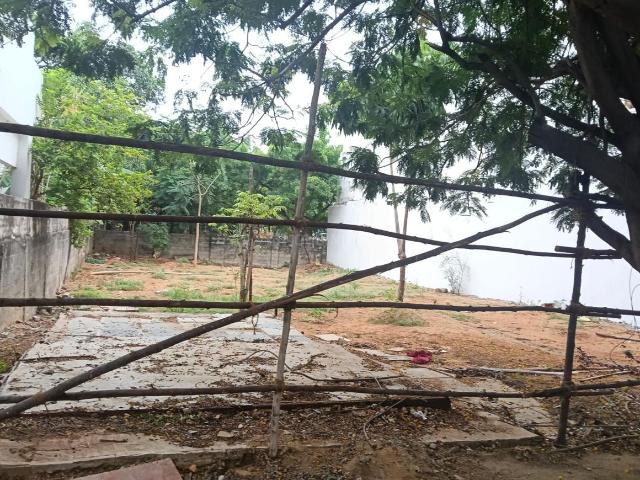 Residential Plot in Neelankarai for resale Chennai. The reference number is 20805501