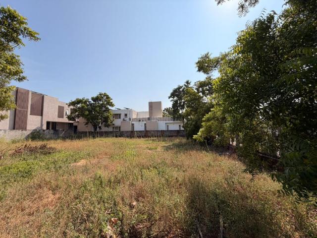 Residential Plot in Neelankarai for resale Chennai. The reference number is 21325904