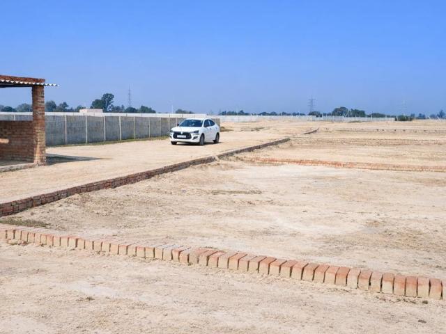 Residential Plot in New Jail Road for resale Lucknow. The reference number is 20624316