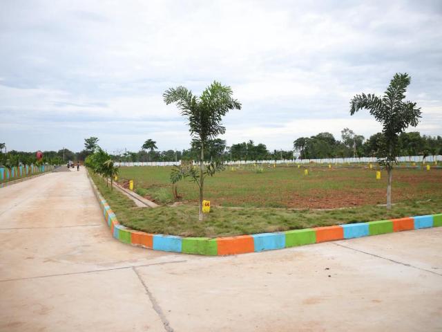 Residential Plot in Nidamanuru for resale Vijayawada. The reference number is 19301441