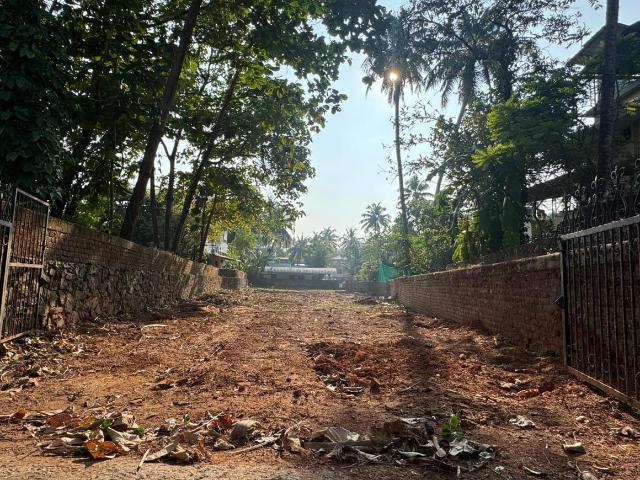 Residential Plot in Ayyanthole for resale Thrissur. The reference number is 21080264