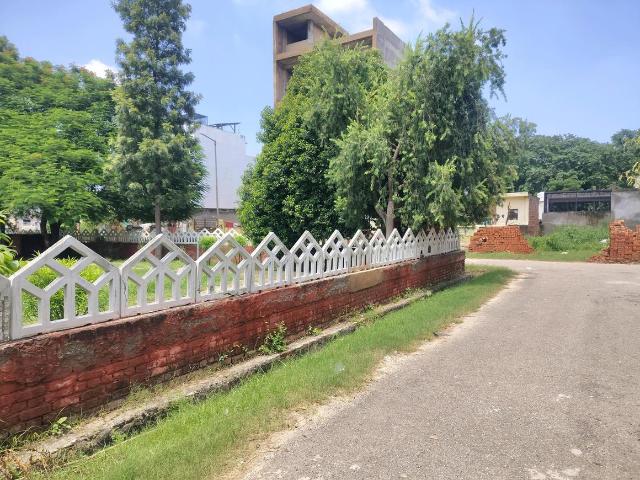 Residential Plot in Alpha I for resale Greater Noida. The reference number is 20875374