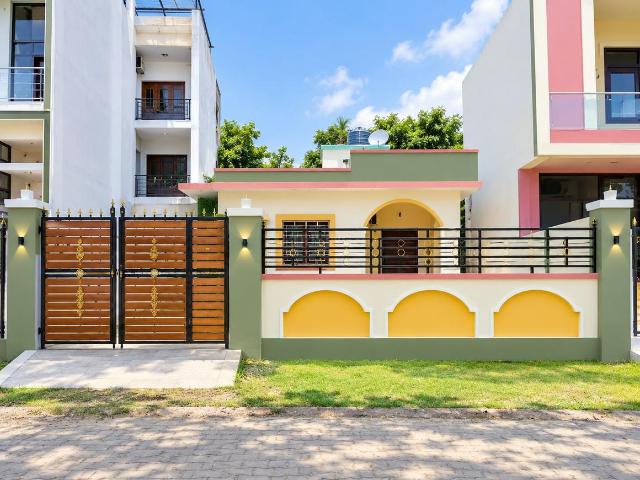 Residential Plot in Alpha I for resale Greater Noida. The reference number is 21273544