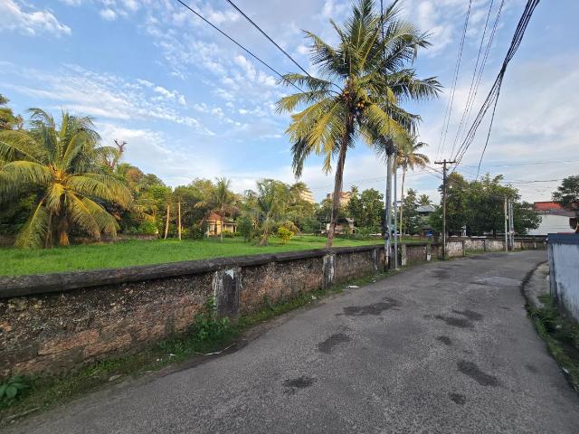 Residential Plot in Aluva for resale Kochi. The reference number is 20840697