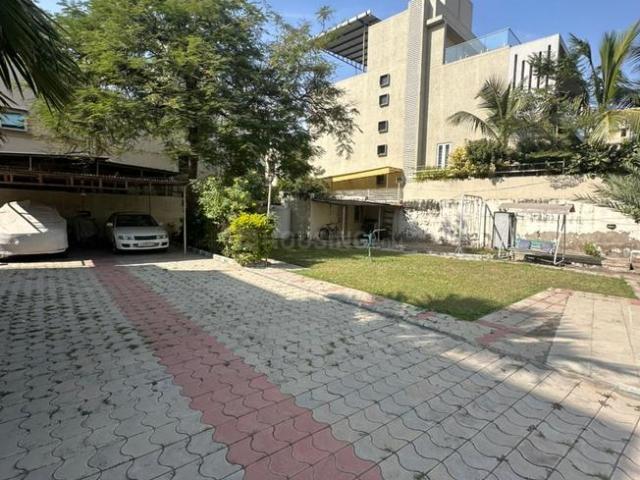 Residential Plot in Ambawadi for resale Ahmedabad. The reference number is 19031037