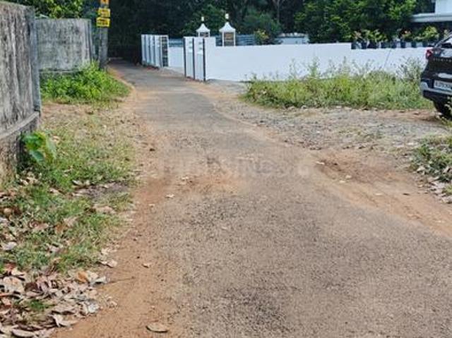 Residential Plot in Angamaly South for resale Kochi. The reference number is 20028486