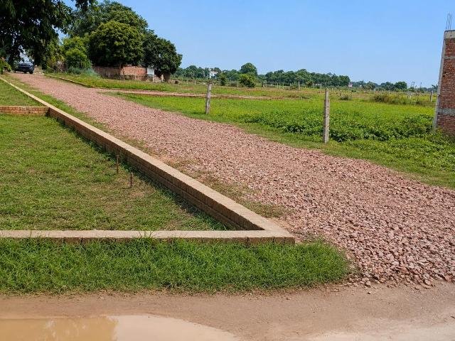 Residential Plot in Babatpur for resale Varanasi. The reference number is 21033834
