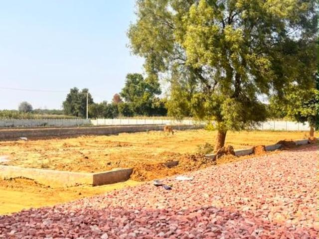 Residential Plot in Bad for resale Agra. The reference number is 21265876