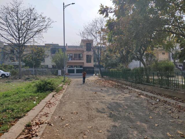 Residential Plot in Bamheta Village for resale Ghaziabad. The reference number is 19584866