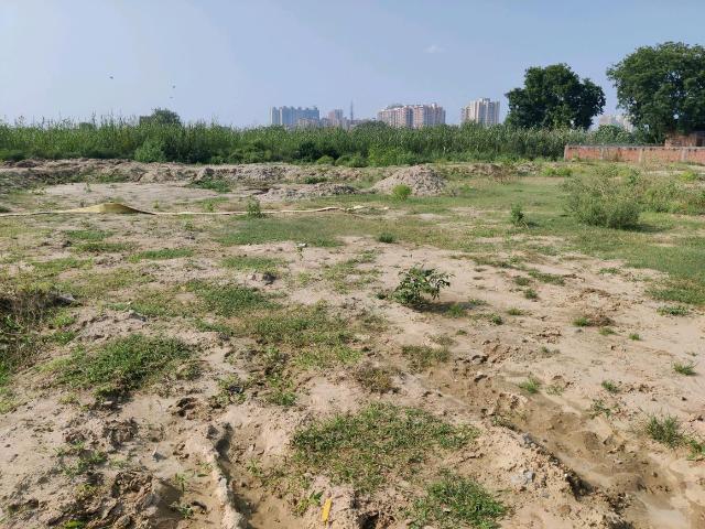 Residential Plot in Bamheta Village for resale Ghaziabad. The reference number is 21076177