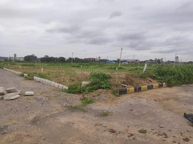 Residential Plot in Beeramguda for resale Sangareddy. The reference number is 6997038