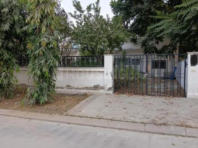 Residential Plot in Beta I for resale Greater Noida. The reference number is 18313005