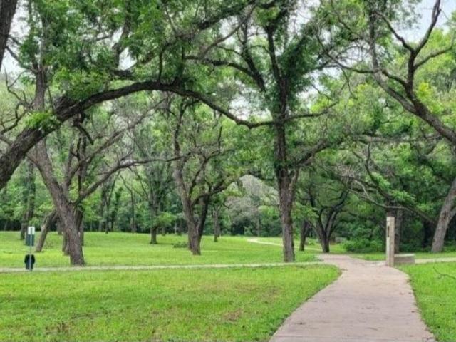 Residential Plot in Beta I for resale Greater Noida. The reference number is 21273340