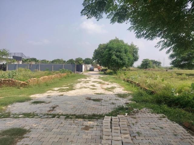 Residential Plot in Bhanauta for resale Greater Noida. The reference number is 20956623