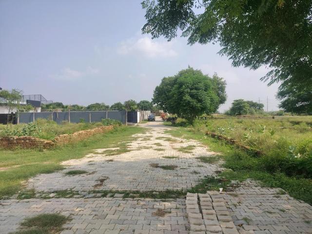 Residential Plot in Bhanauta for resale Greater Noida. The reference number is 20956747