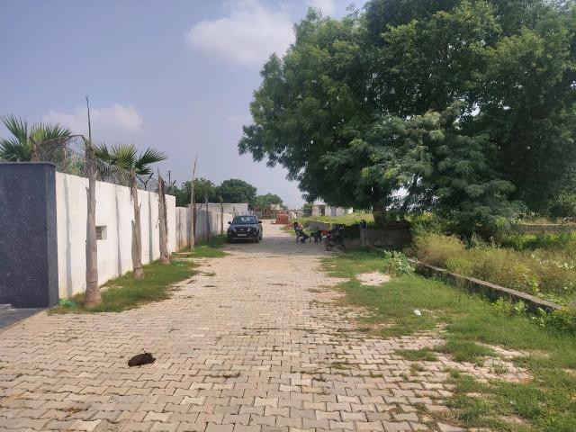 Residential Plot in Bhanauta for resale Greater Noida. The reference number is 20956772