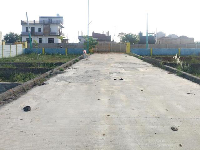 Residential Plot in Bhanauta for resale Greater Noida. The reference number is 21192157