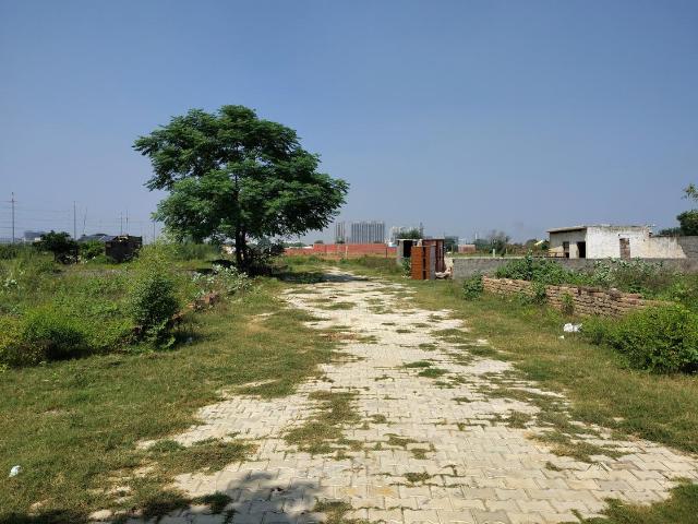 Residential Plot in Bhanauta for resale Greater Noida. The reference number is 21192829