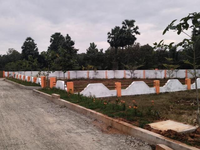 Residential Plot in Bheemunipatnam for resale Visakhapatnam. The reference number is 20102546