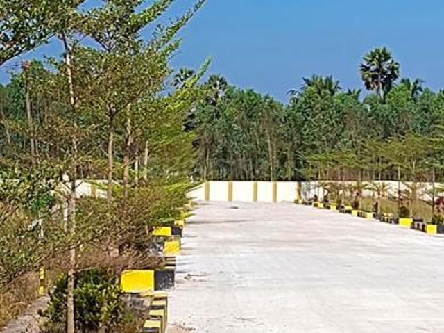 Residential Plot in Bhogapuram for resale Visakhapatnam. The reference number is 19450581